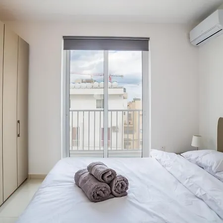 Private Penthouse & Terrace Appartement San Ġiljan